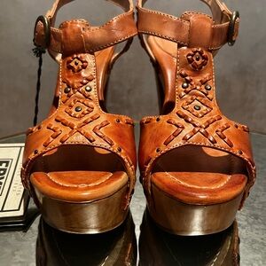 Frye Brown Leather Platform Sandals